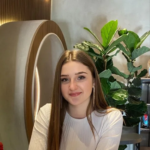 Mariana C.